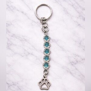 Emerald Paw Chainmail Keychain